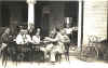 gruppo-davanti-casa-fascio.jpg (78057 byte)
