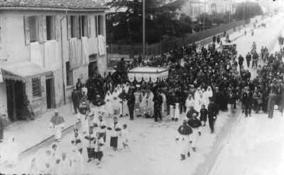 processione-1935.jpg (109858 byte)