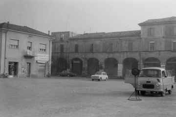 piazzale-chiesa-1958-senza-.jpg (492170 byte)